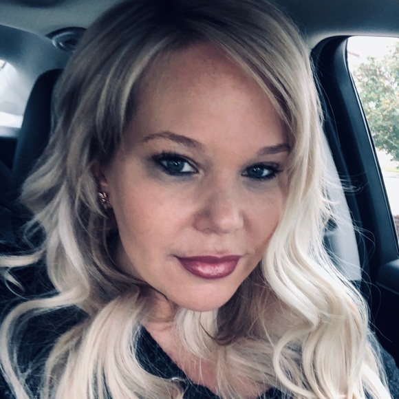 Meet your Posher, Tracie - Picture 1 of 2